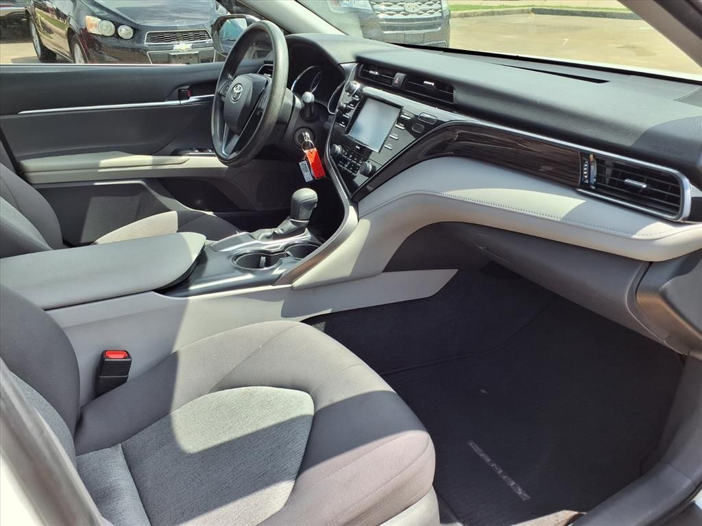 Used 2020  Toyota LE image 14