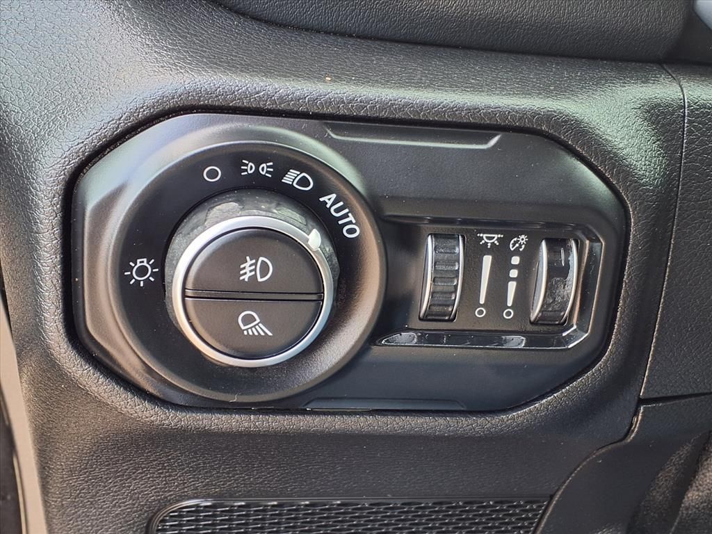 Used 2021 Granite Crystal Metallic Clearcoat Jeep Overland image 24