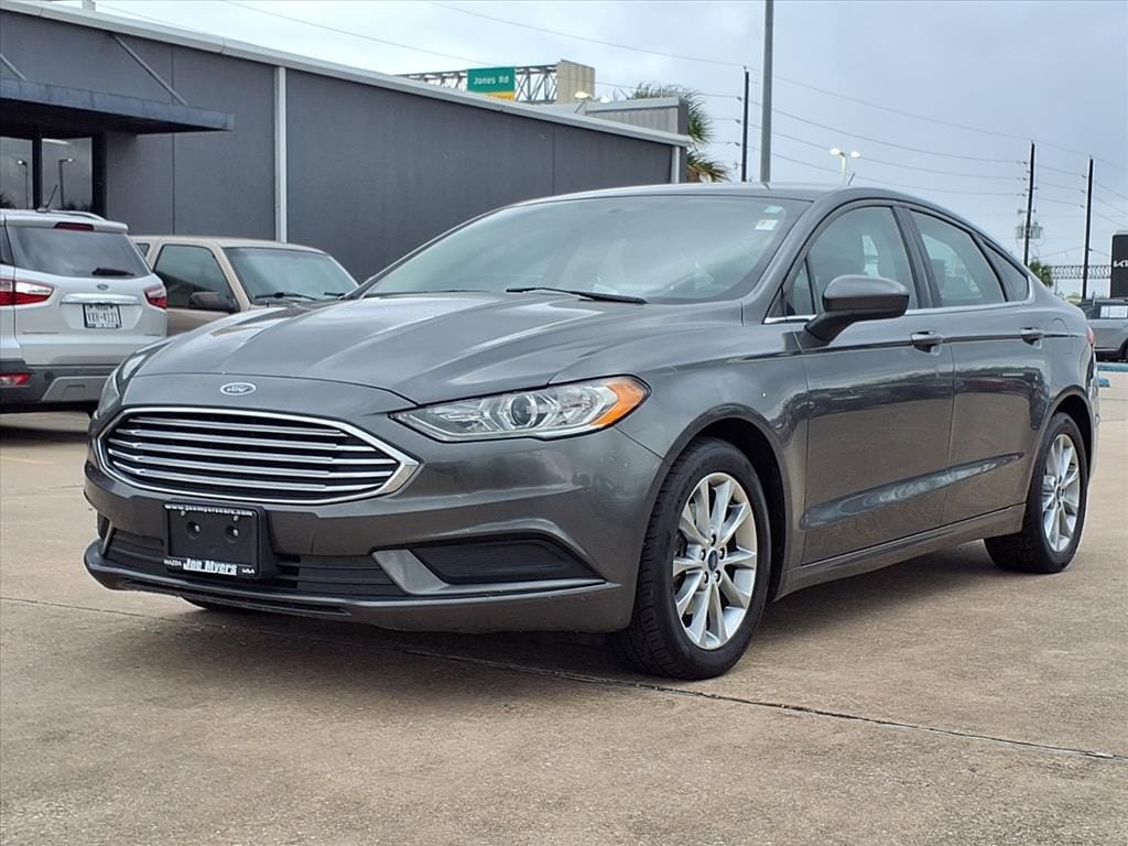 Used 2017 Magnetic Ford SE image 4