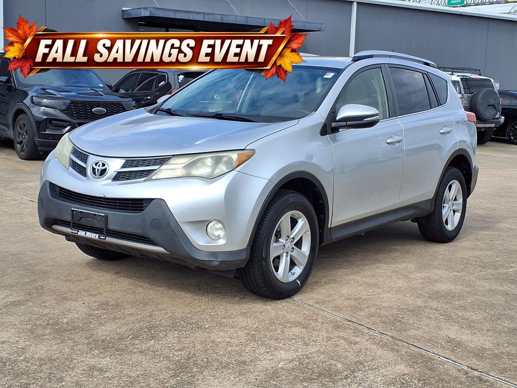 Used 2013 Classic Silver Metallic Toyota XLE image 3