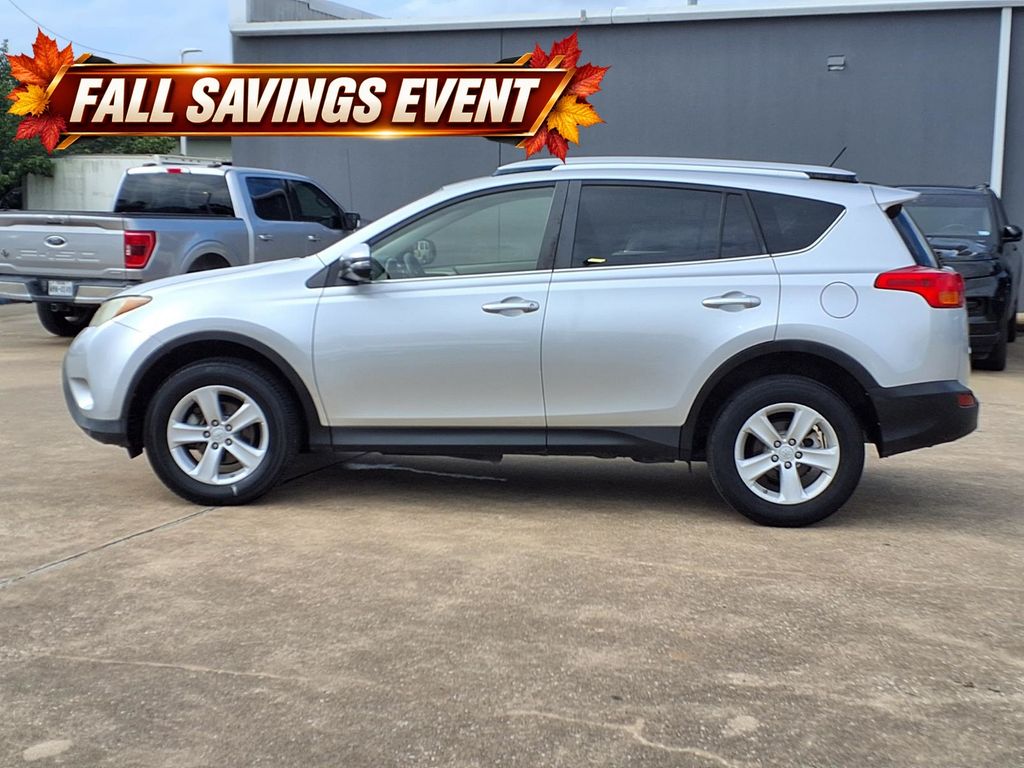 Used 2013 Classic Silver Metallic Toyota XLE image 5