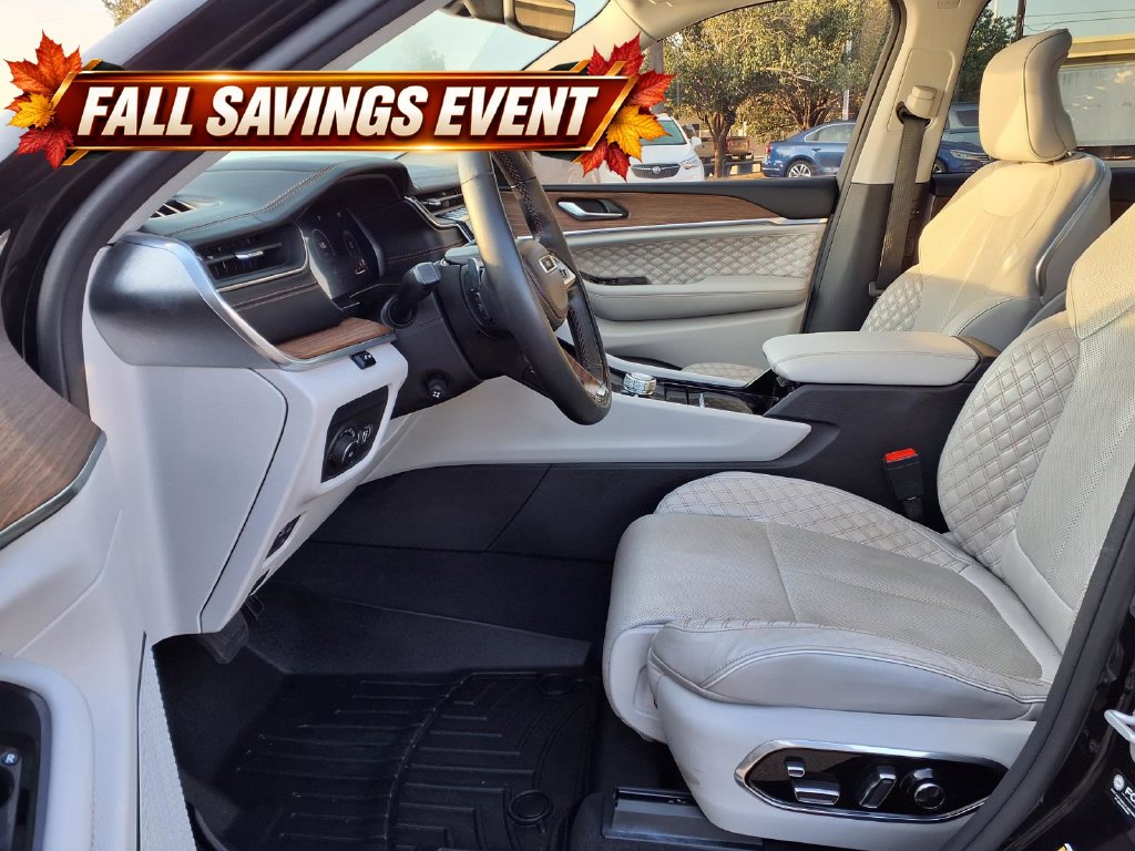 Used 2022 Diamond Black Crystal Pearlcoat Jeep Summit image 11
