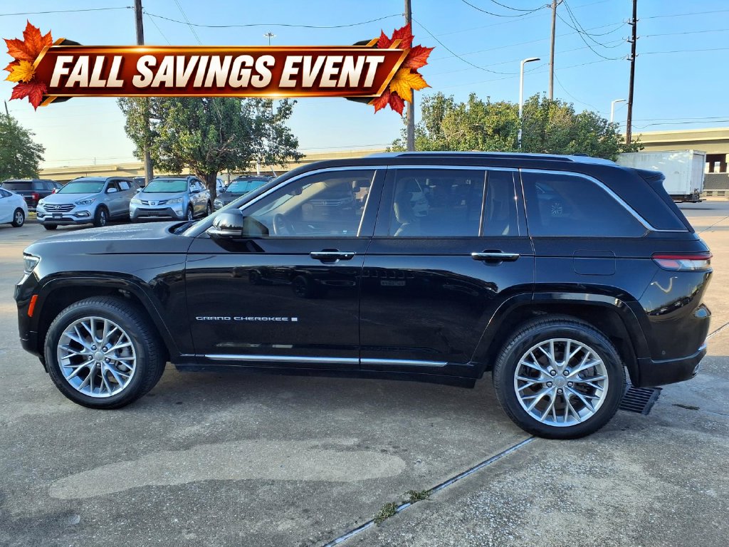Used 2022 Diamond Black Crystal Pearlcoat Jeep Summit image 5