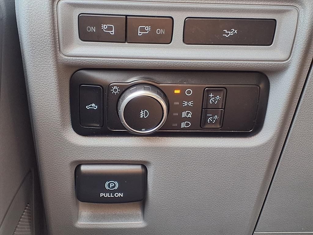 Used 2023 Iconic Silver Metallic Ford XLT image 16