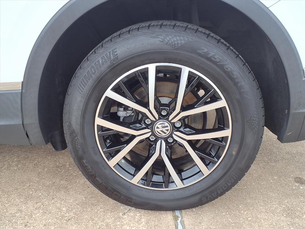 Used 2021 Pure White Volkswagen 2.0T SE image 8