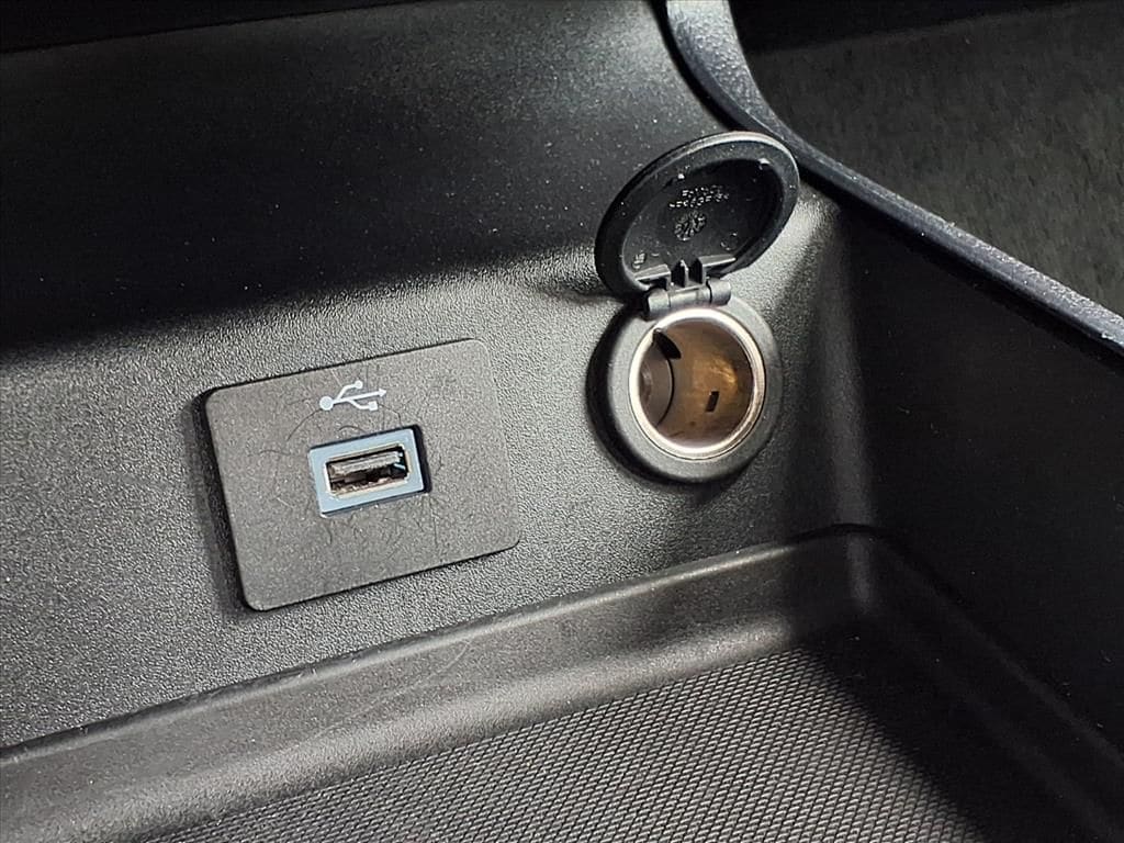 Used 2017 Magnetic Ford SE image 28