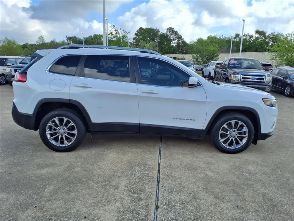 Used 2019 Bright White Clearcoat Jeep Latitude Plus image 6