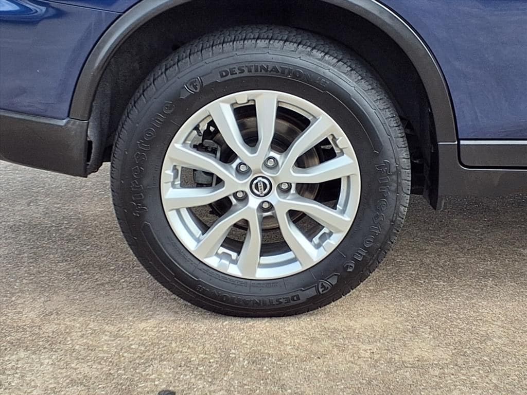 Used 2019 Caspian Blue Metallic Nissan SV image 30