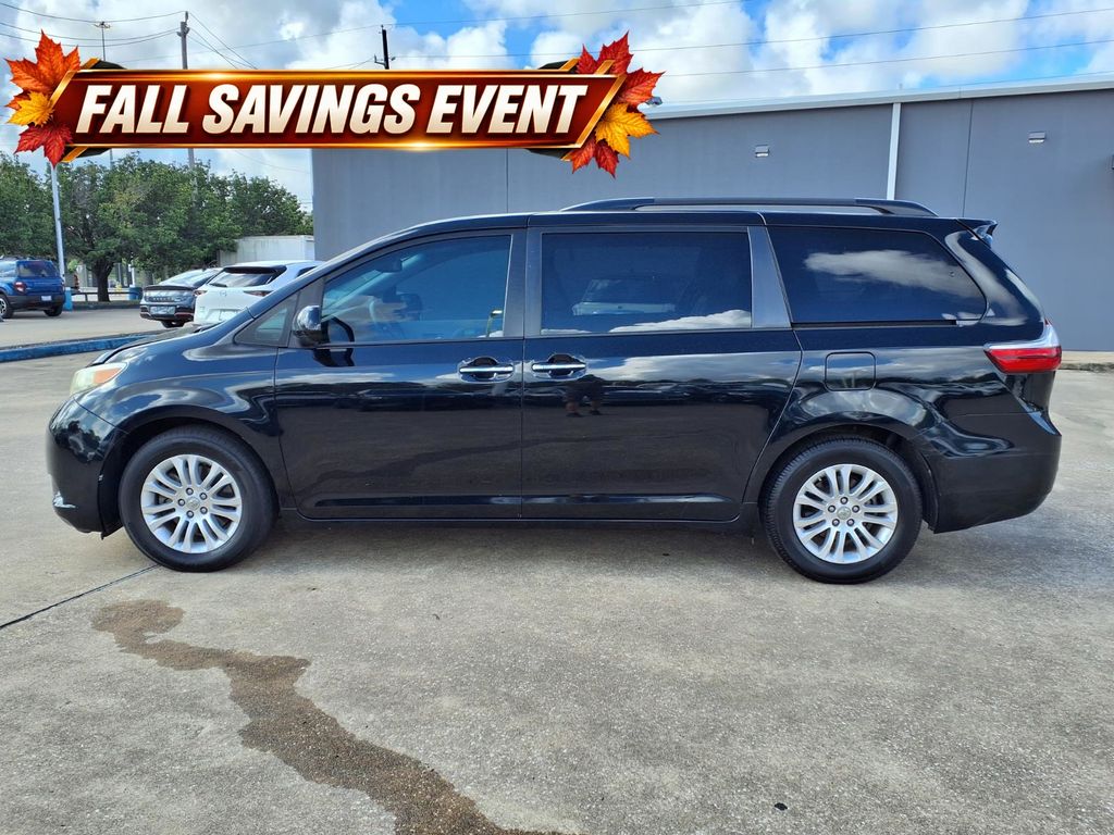 Used 2017 Midnight Black Metallic Toyota XLE Premium image 5
