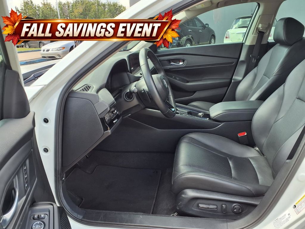 Used 2024  Honda EX-L image 11