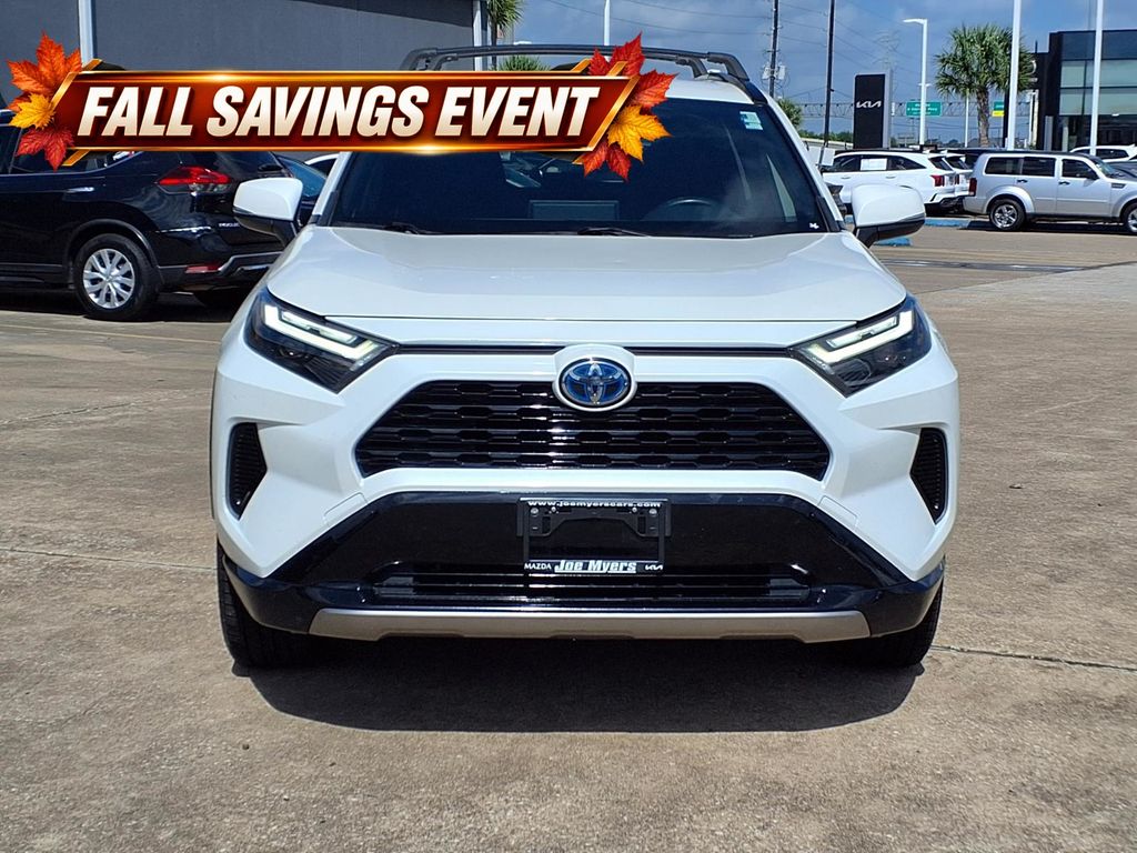 Used 2022 Blizzard Pearl Toyota SE image 7