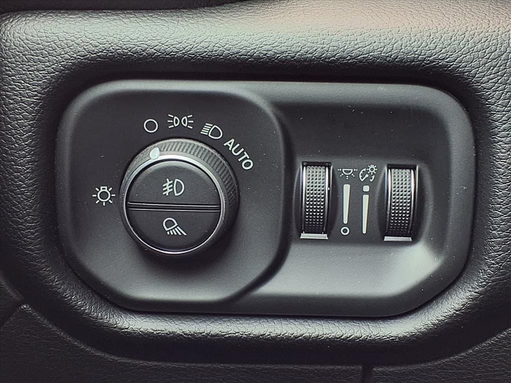 Used 2019 Maximum Steel Metallic Clearcoat Ram Laramie image 28