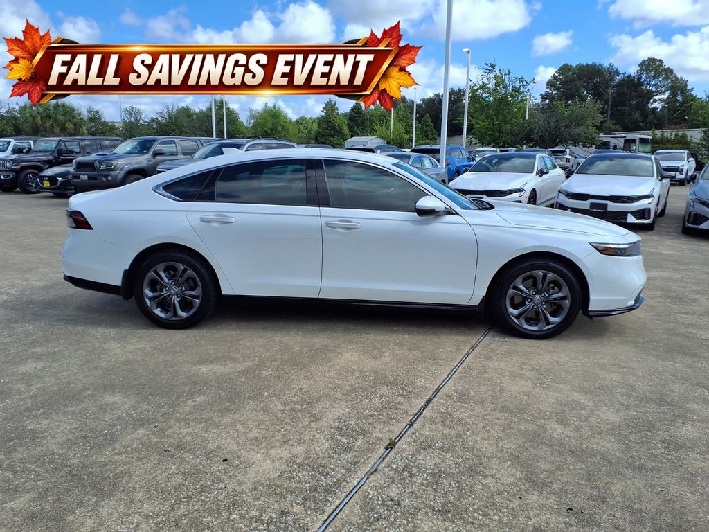 Used 2024  Honda EX-L image 6