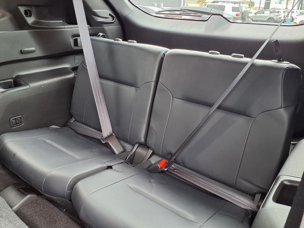 Used 2024  Mitsubishi SE image 13