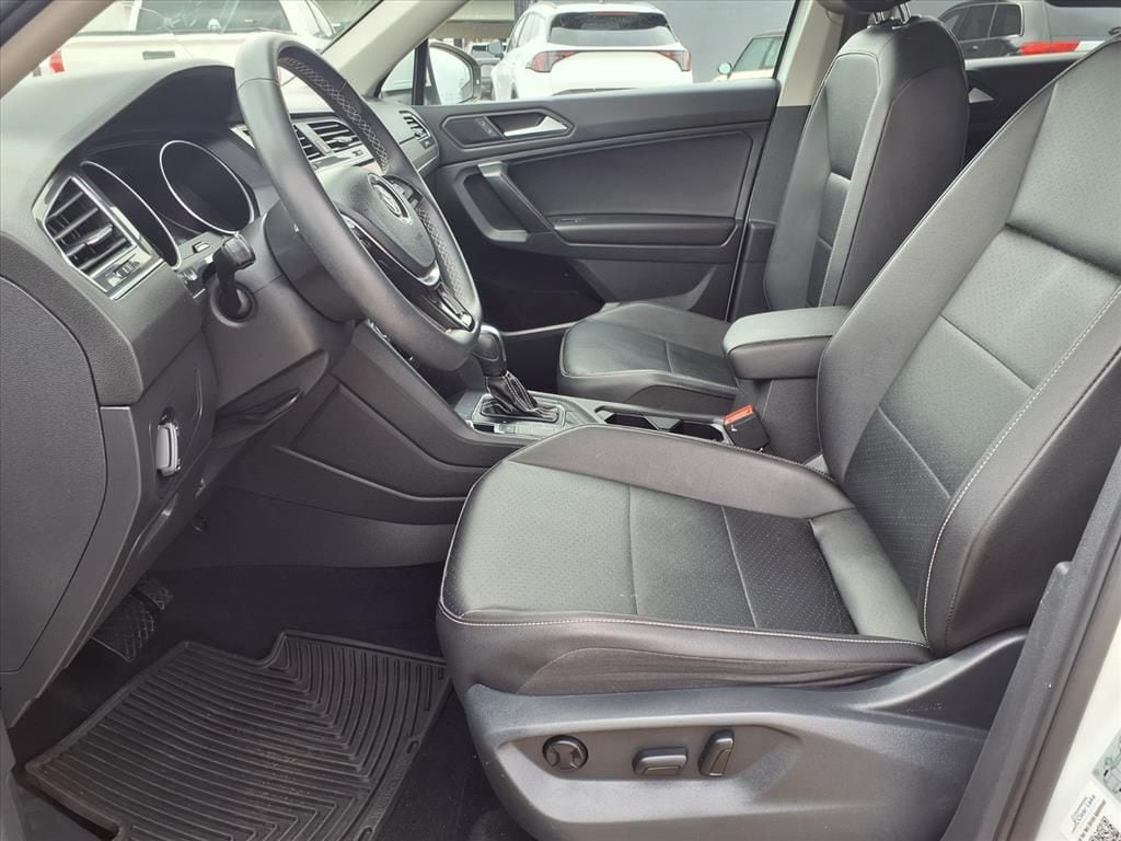 Used 2021 Pure White Volkswagen 2.0T SE image 9