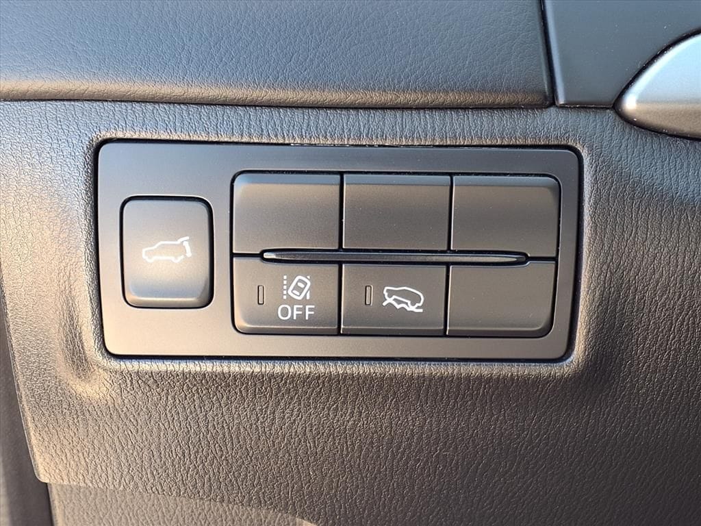 Used 2022 Snowflake White Pearl Mica Mazda Touring image 23