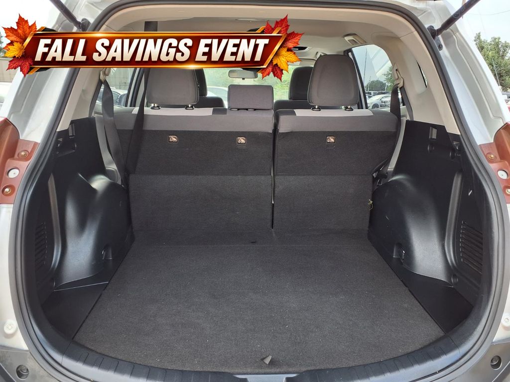 Used 2013 Classic Silver Metallic Toyota XLE image 13