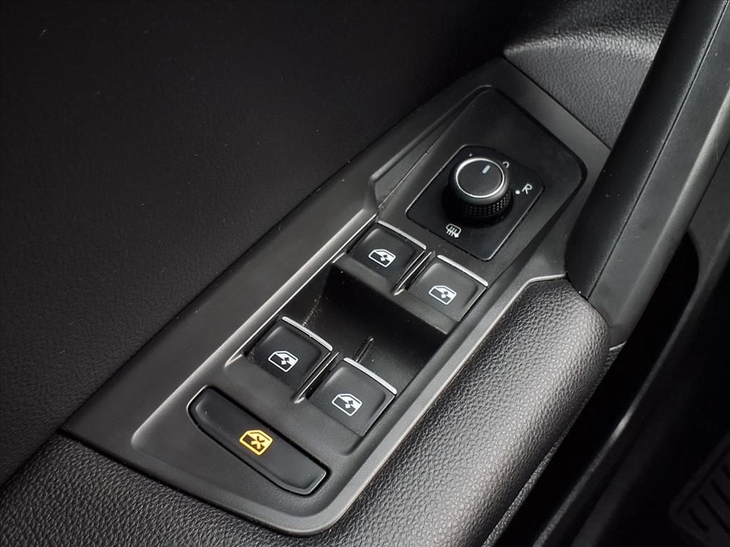 Used 2021 Pure White Volkswagen 2.0T SE image 24