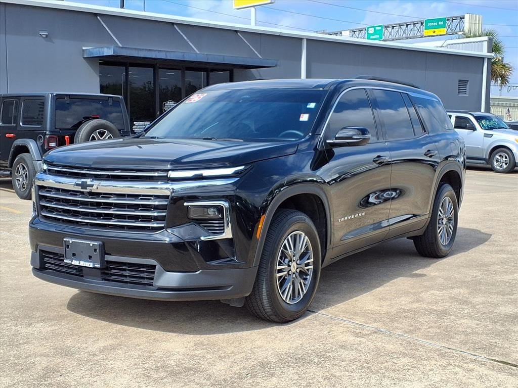 Used 2025 Chevrolet Traverse LT SUV