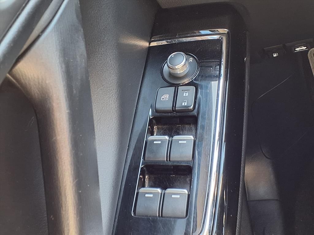 Used 2022 Snowflake White Pearl Mica Mazda Touring image 24