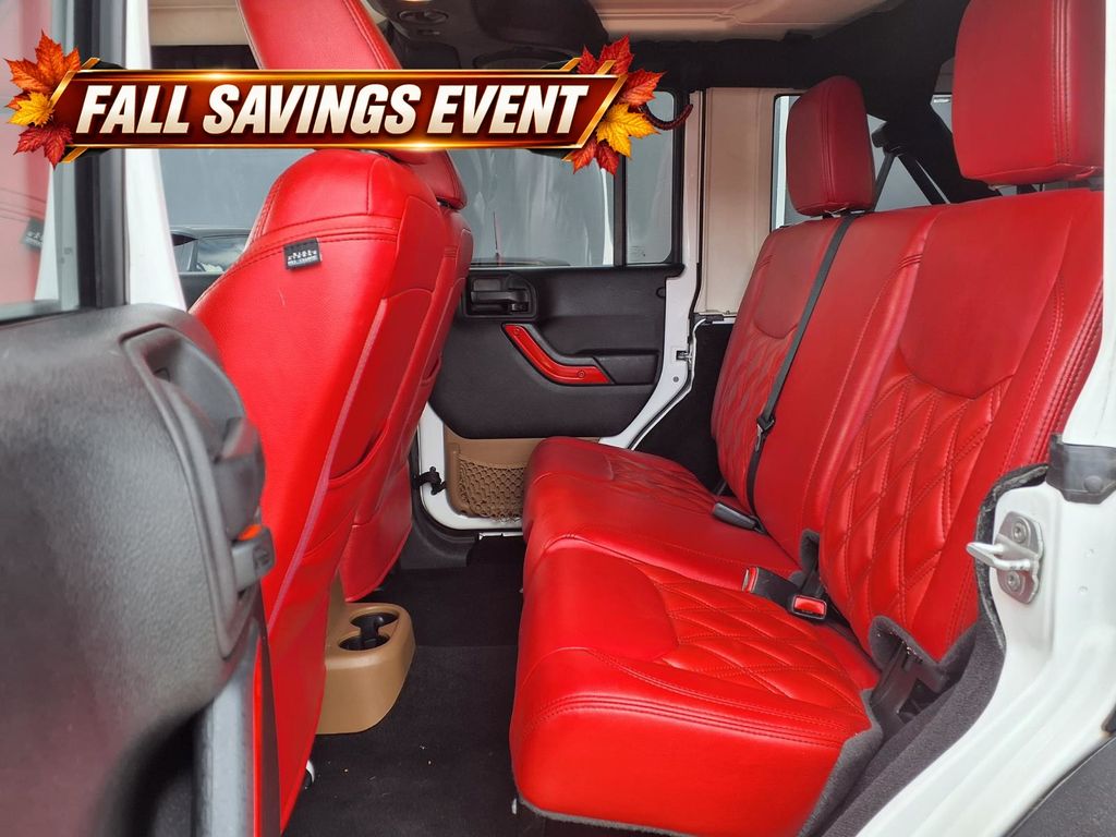 Used 2013 Bright White Clearcoat Jeep Unlimited Sahara image 11