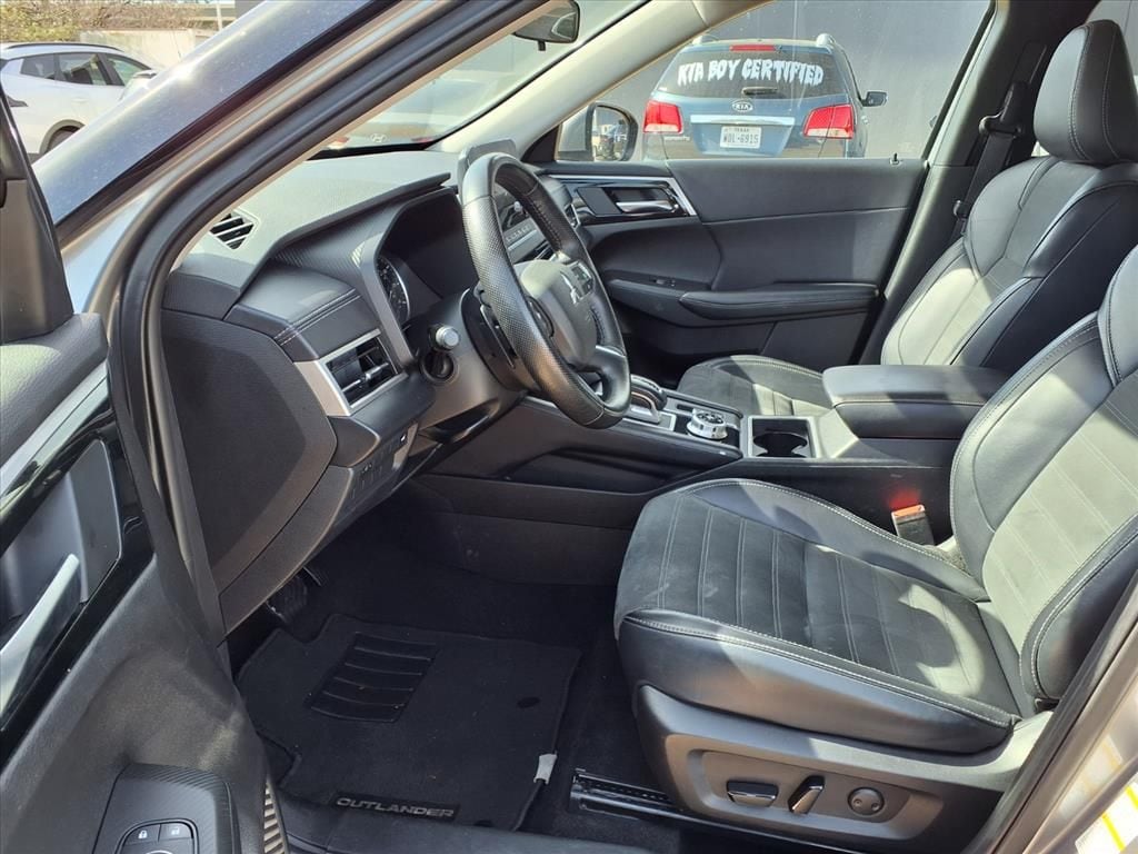 Used 2024 Gray Mitsubishi SE image 10