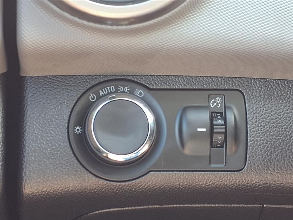 Used 2015 Black Granite Metallic Chevrolet LT image 14