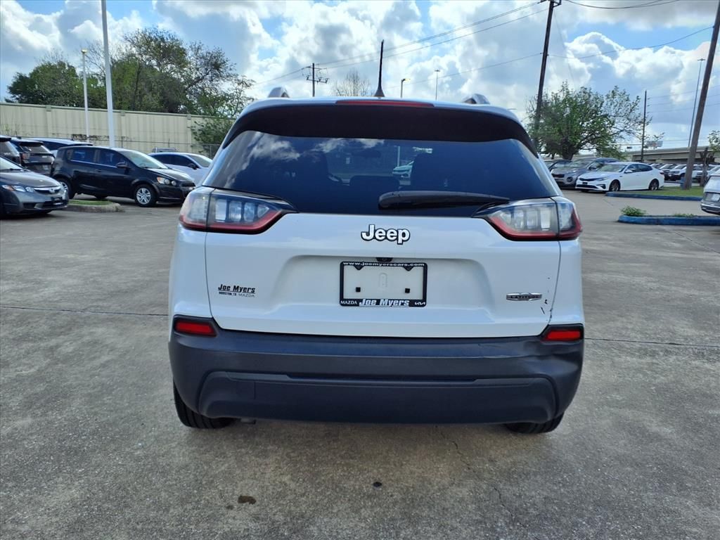 Used 2019 Bright White Clearcoat Jeep Latitude Plus image 8