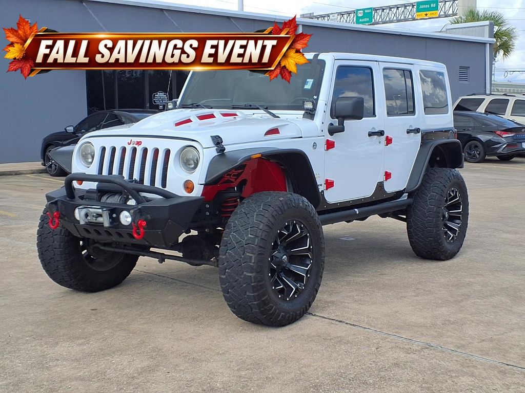 Used 2013 Bright White Clearcoat Jeep Unlimited Sahara image 3