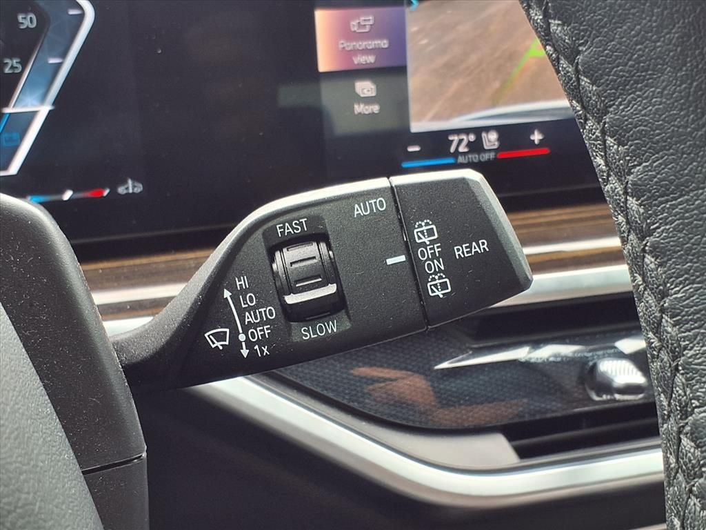 Used 2025 Alpine White BMW sDrive40i image 21