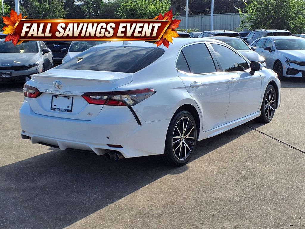 Used 2024 Ice Toyota SE image 4