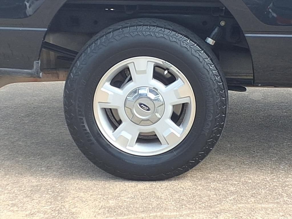 Used 2013 Tuxedo Black Metallic Ford XLT image 30