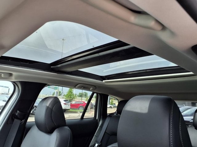 New 2026 Wind Chill Pearl Mazda Preferred AWD image 4