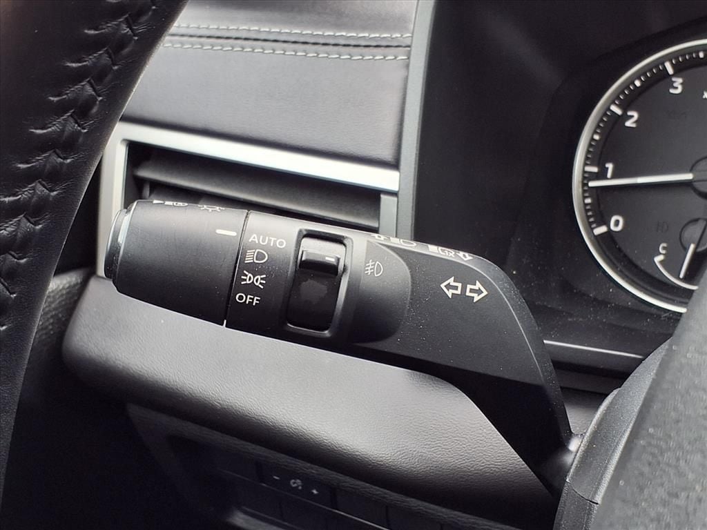 Used 2024  Mitsubishi SE image 20