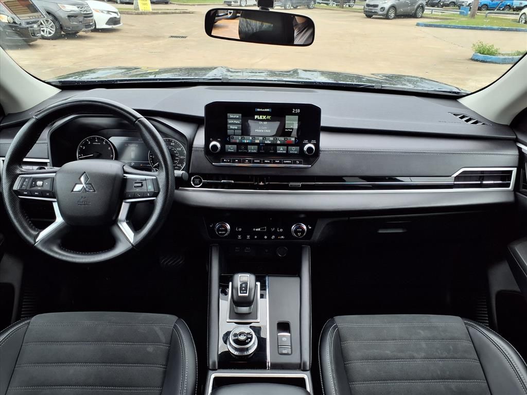 Used 2024  Mitsubishi SE image 16