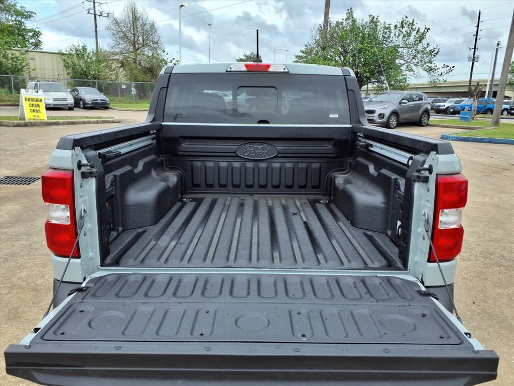 Used 2024 Cactus Gray Ford Lariat image 13