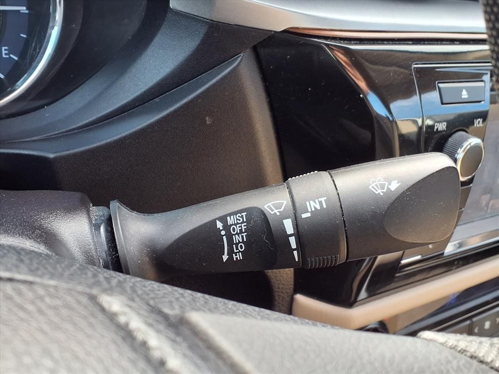 Used 2016 Super White Toyota LE image 21