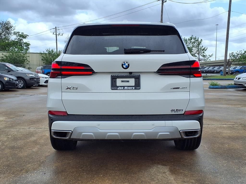 Used 2025 Alpine White BMW sDrive40i image 6