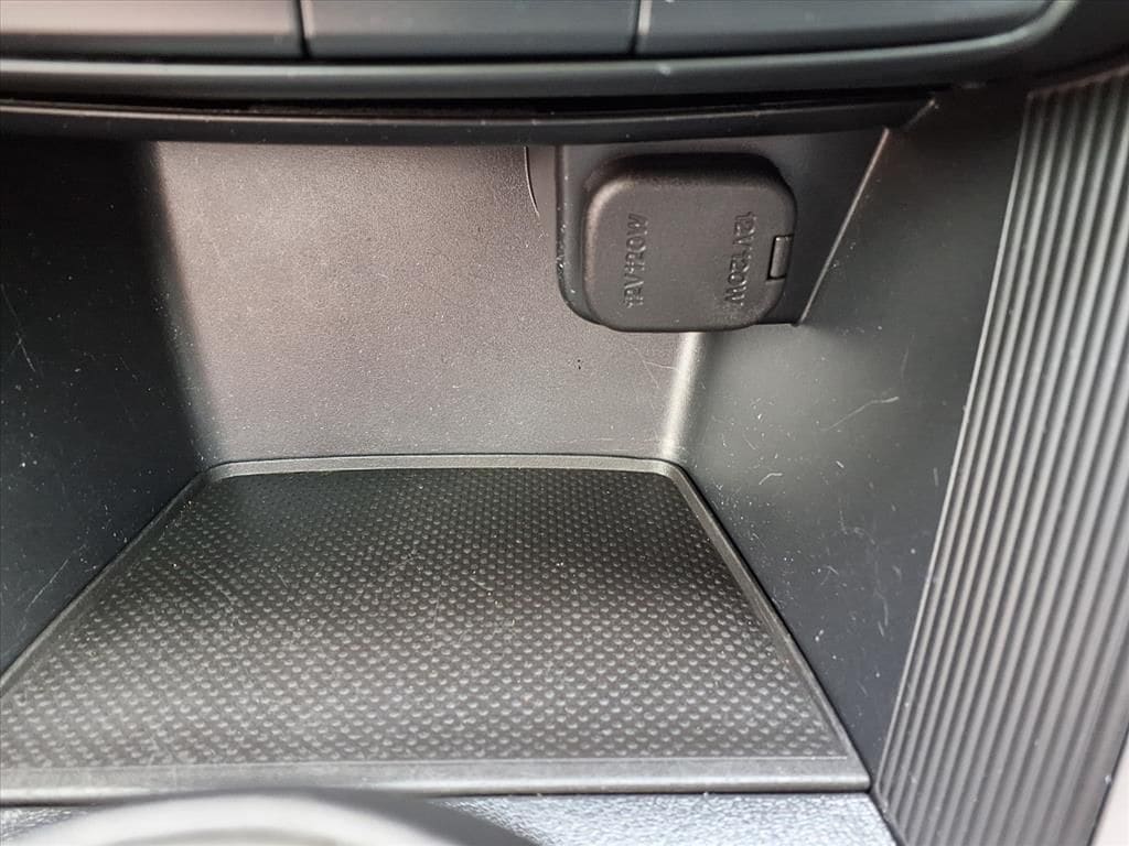 Used 2014 Red Metallic Mazda Grand Touring image 22