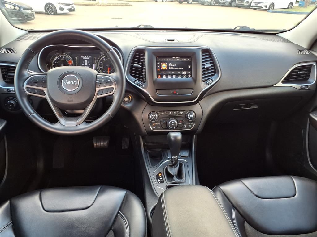 Used 2019 Bright White Clearcoat Jeep Latitude Plus image 9