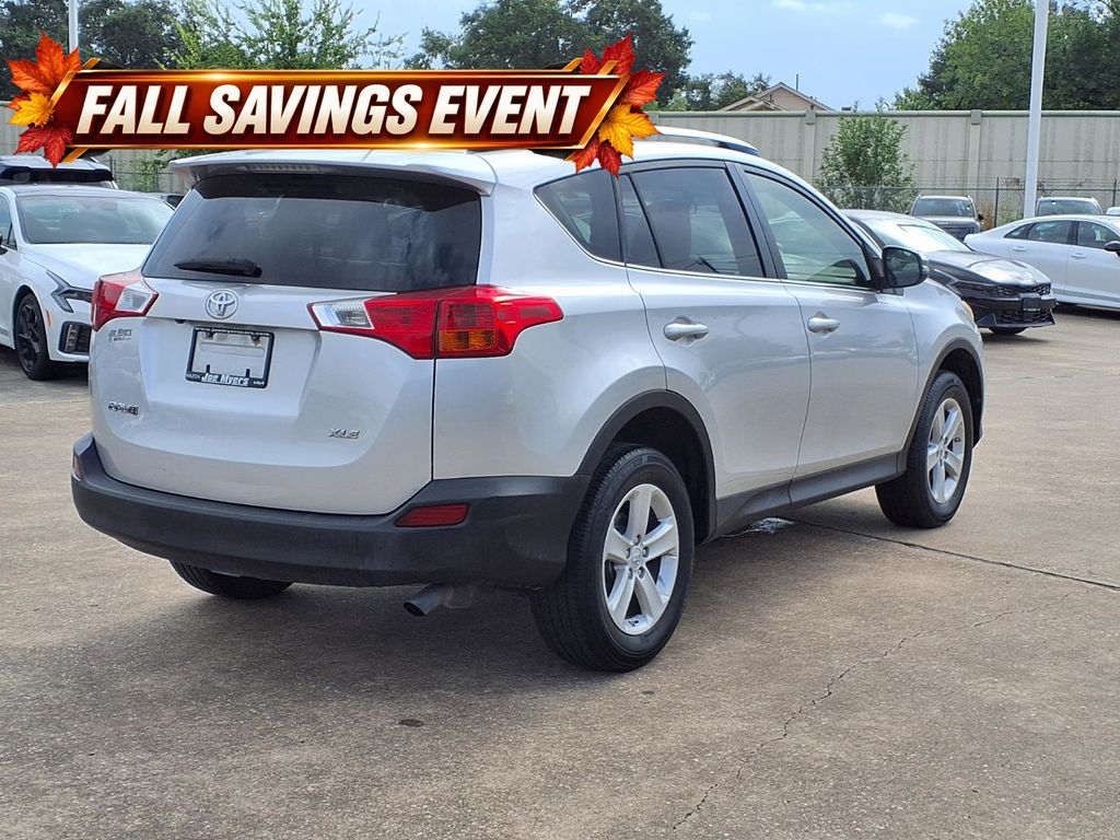 Used 2013 Classic Silver Metallic Toyota XLE image 4