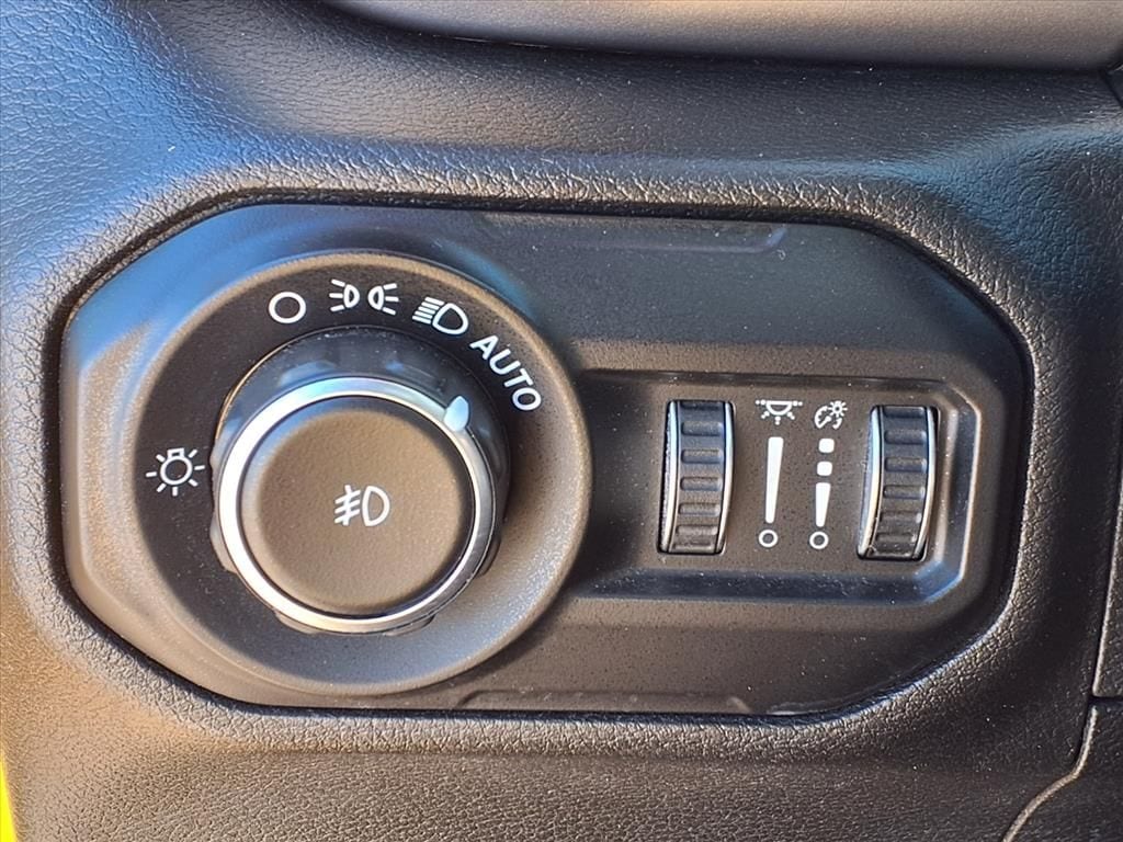 Used 2019 Baja Yellow Clearcoat Jeep Unlimited Sport S image 16