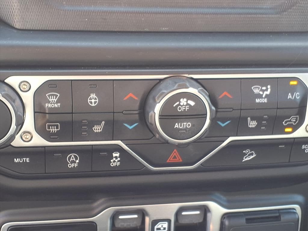 Used 2019 Baja Yellow Clearcoat Jeep Unlimited Sport S image 15