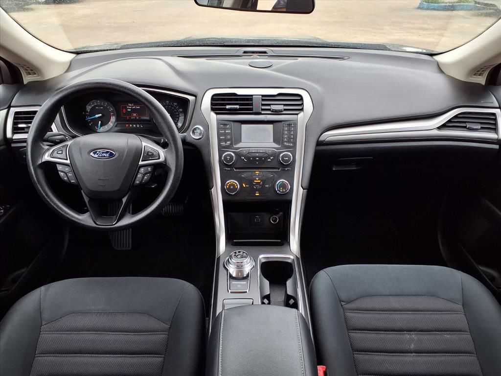 Used 2017 Magnetic Ford SE image 18