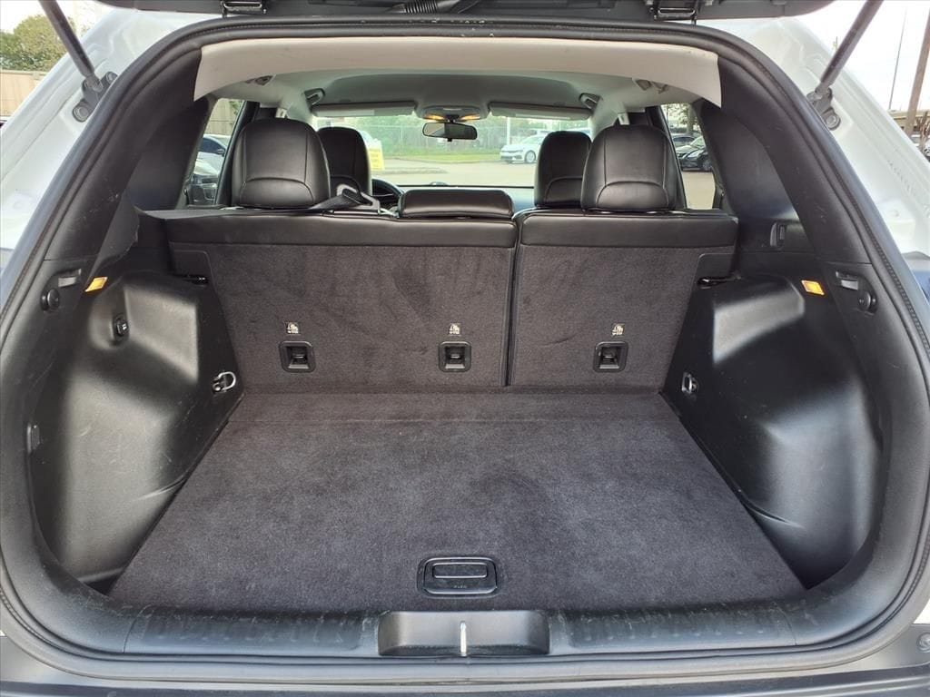 Used 2019 Bright White Clearcoat Jeep Latitude Plus image 12