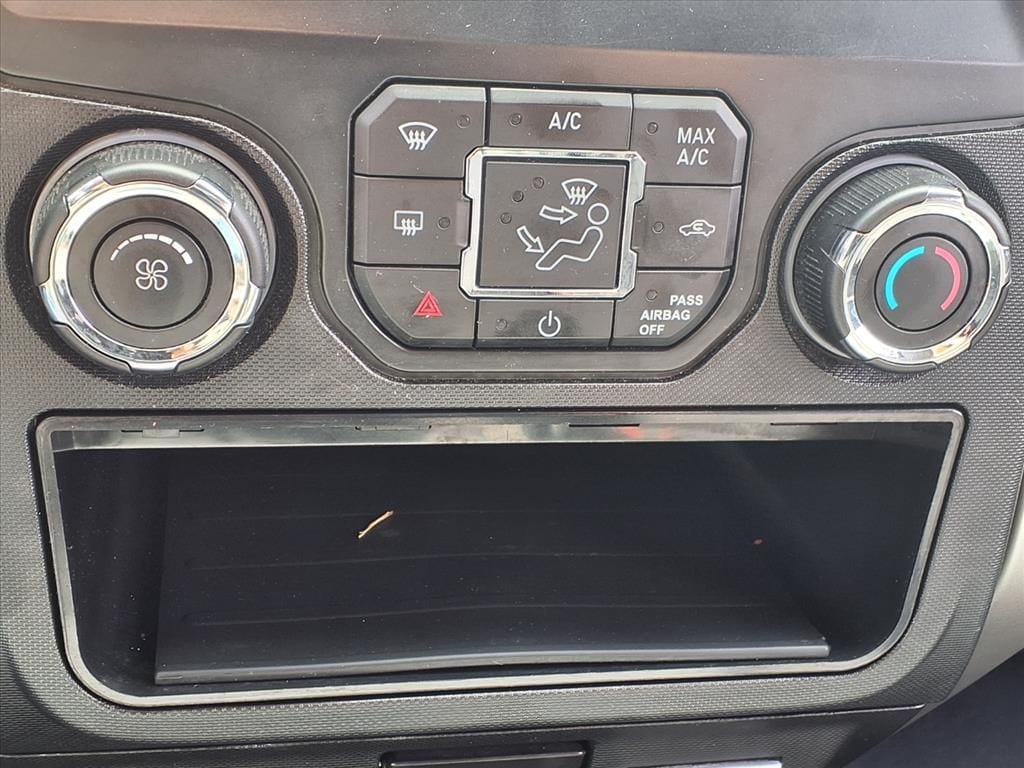 Used 2013 Tuxedo Black Metallic Ford XLT image 18