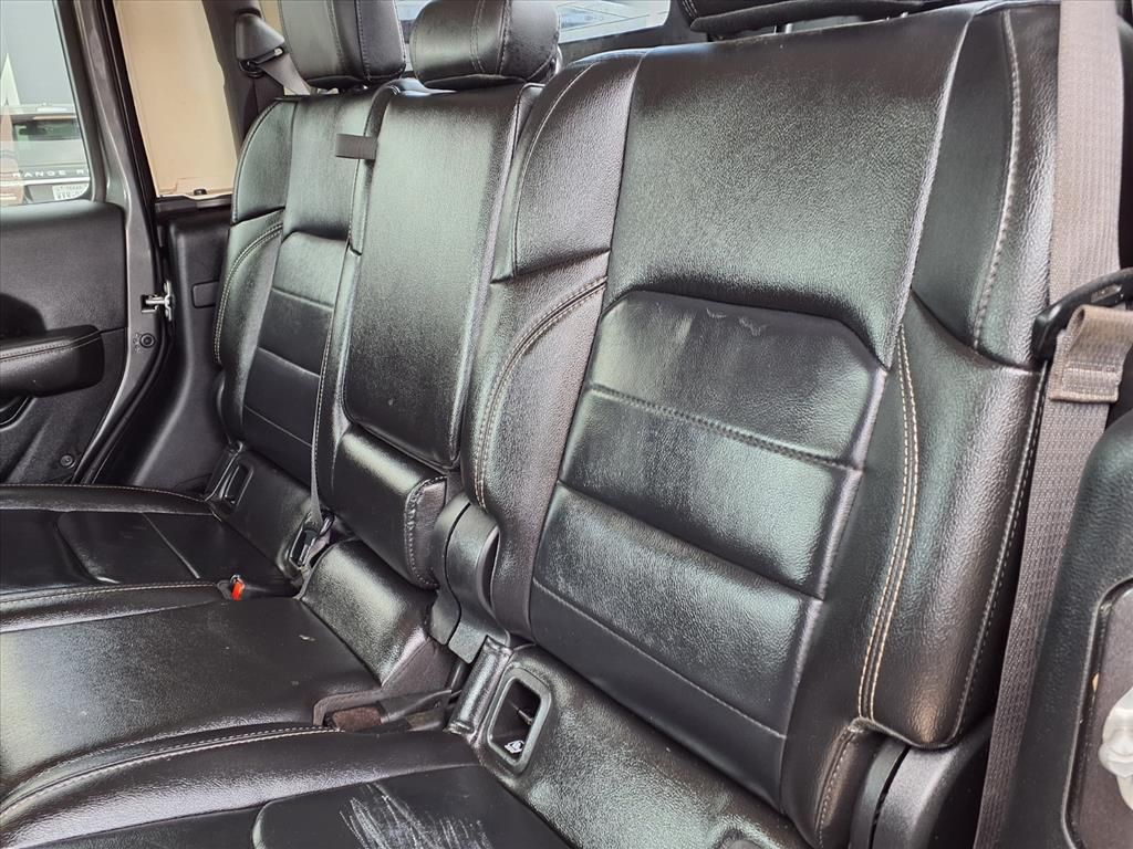 Used 2021 Granite Crystal Metallic Clearcoat Jeep Overland image 9