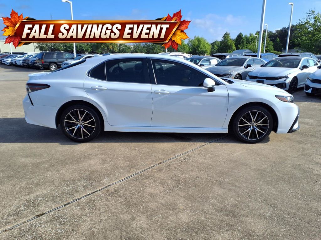 Used 2024 Ice Toyota SE image 6