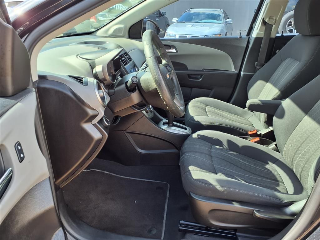 Used 2015 Black Granite Metallic Chevrolet LT image 10