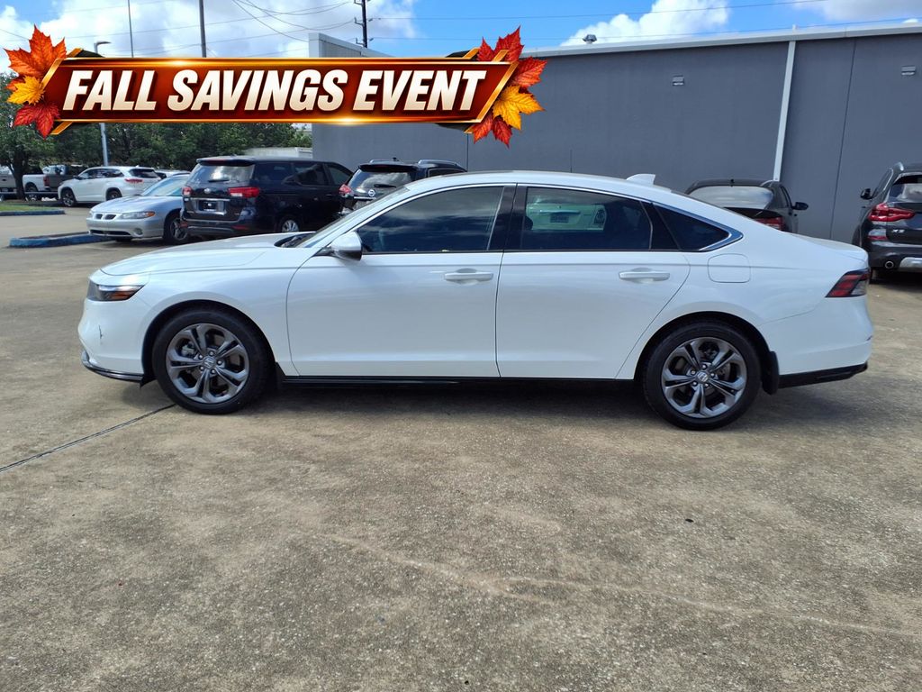 Used 2024  Honda EX-L image 5